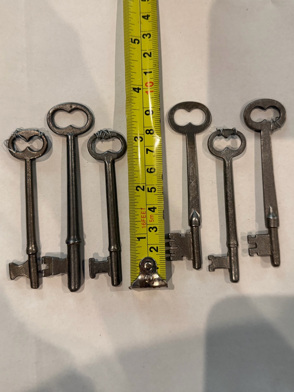 Set of 6 Vintage-Style Skeleton Keys